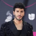 Sebastián Yatra muestra su lado más íntimo en «Milagro», su nuevo álbum